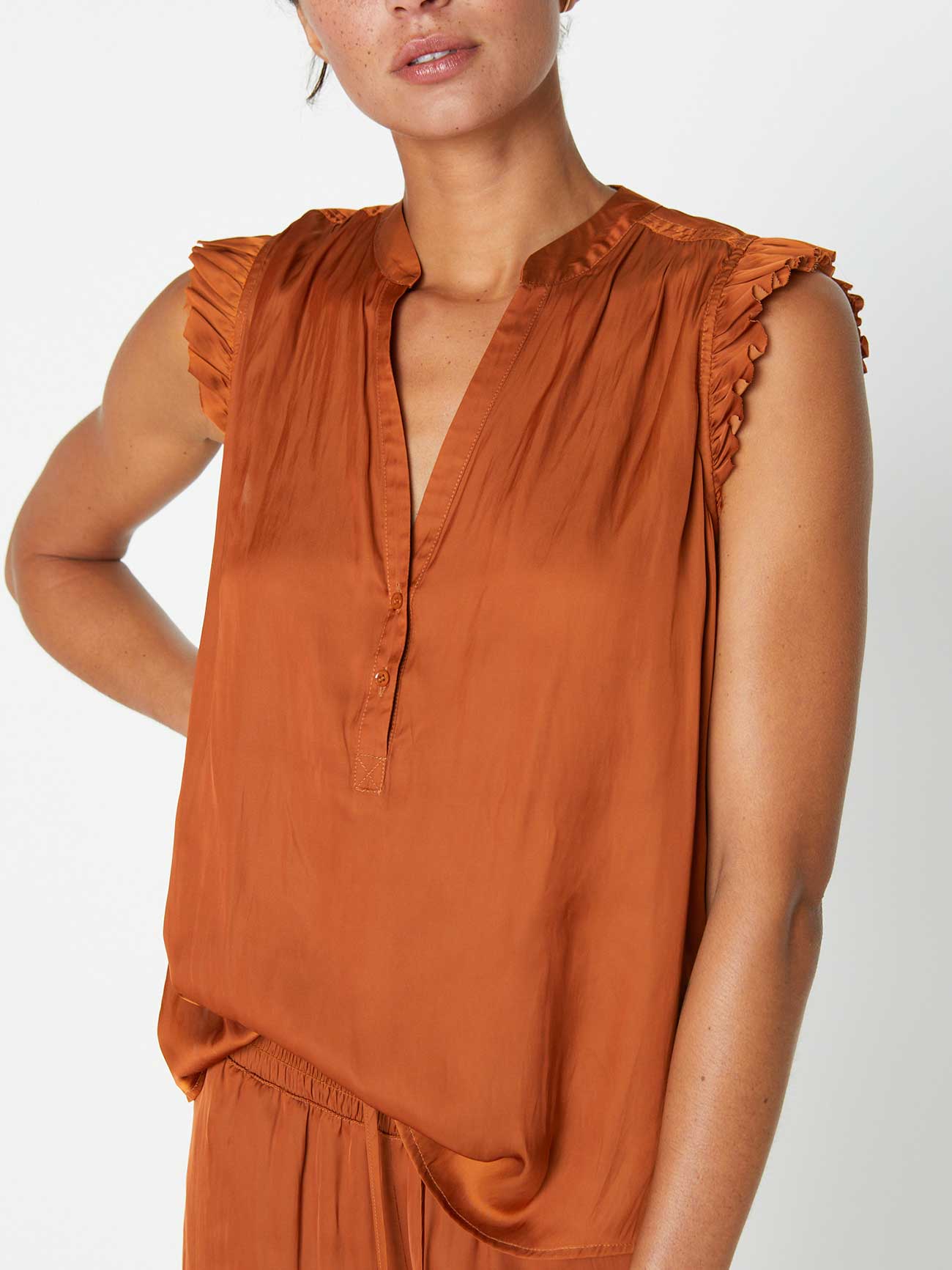 The Romare Sleeveless Popover