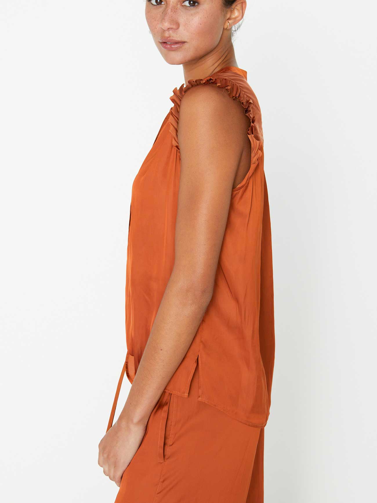 The Romare Sleeveless Popover