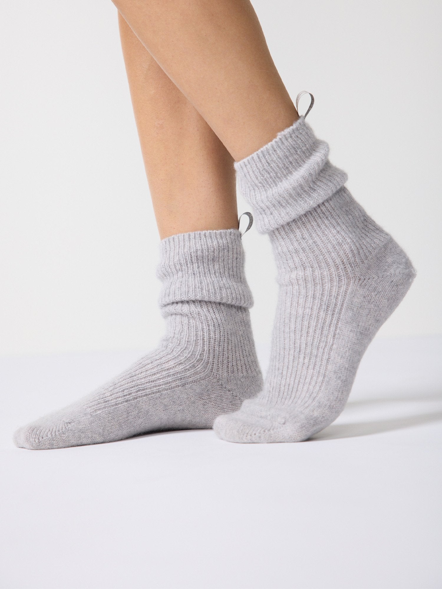 The Ribbed Cashmere Socks