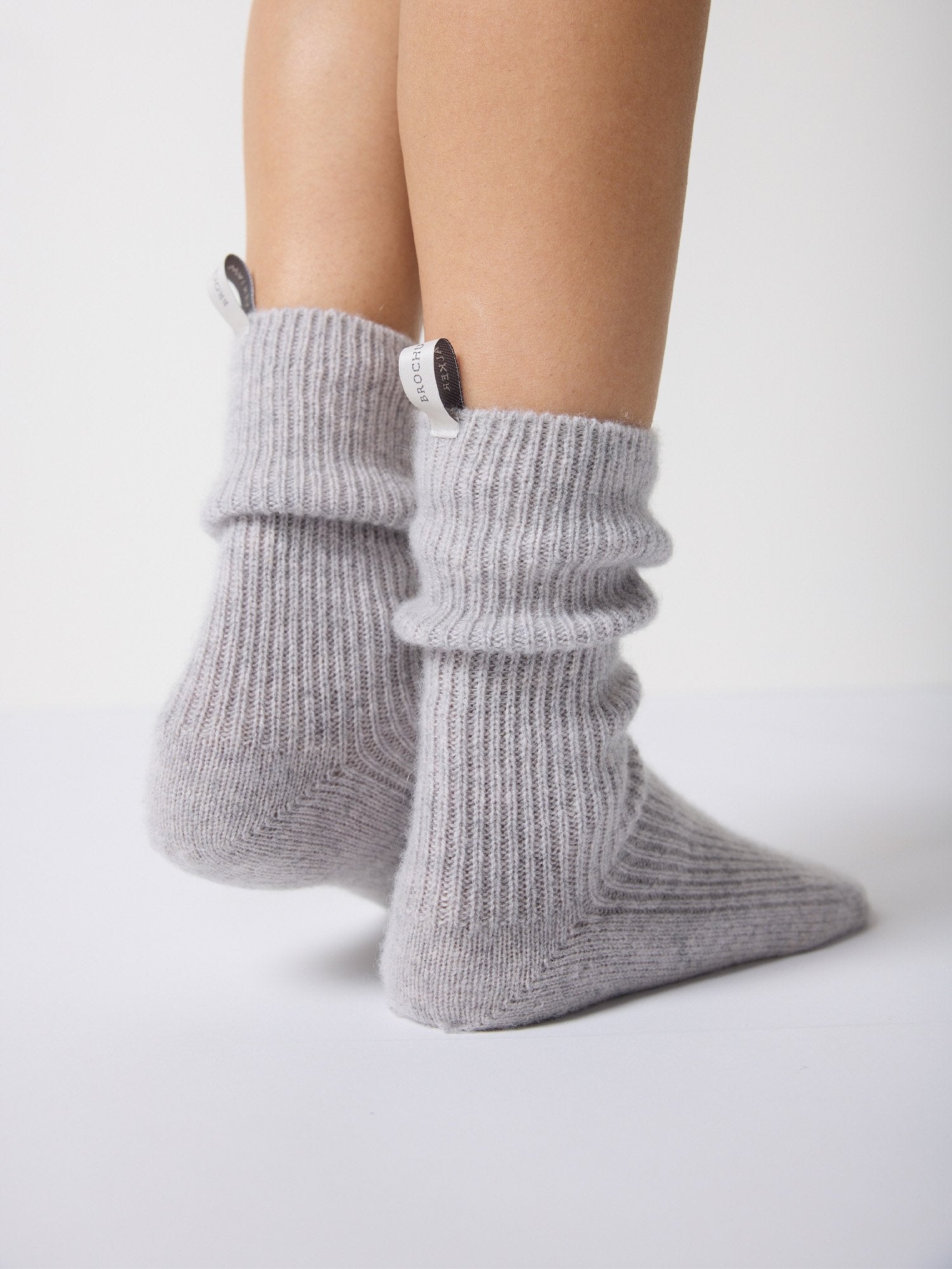 The Ribbed Cashmere Socks